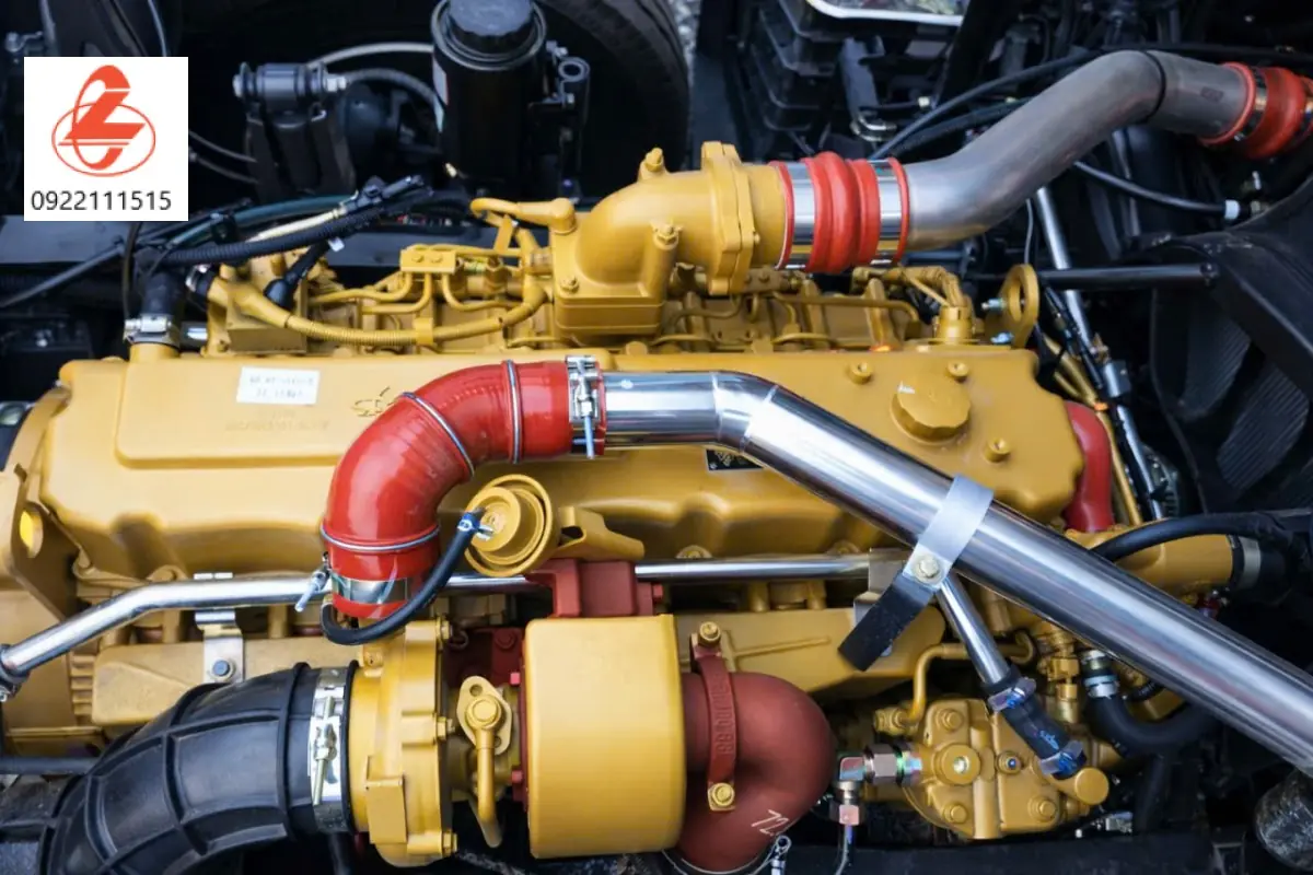 Động cơ Yuchai 270hp mạnh mẽ tr&ecirc;n xe đầu k&eacute;o Chenglong 1 cầu